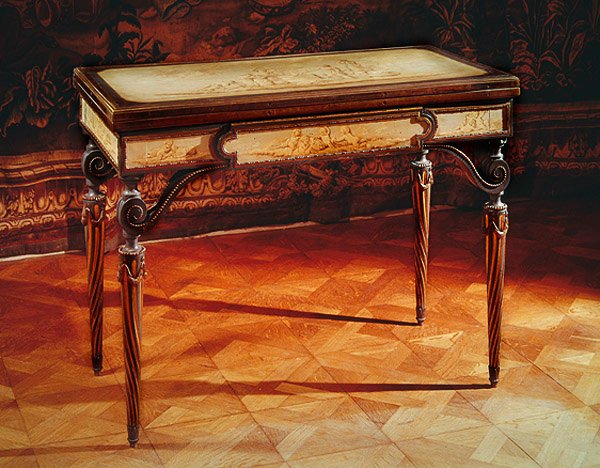 Stół do gier należący niegdyś do Marii Antoniny (malowane drewno) autorstwa Rene Dubois