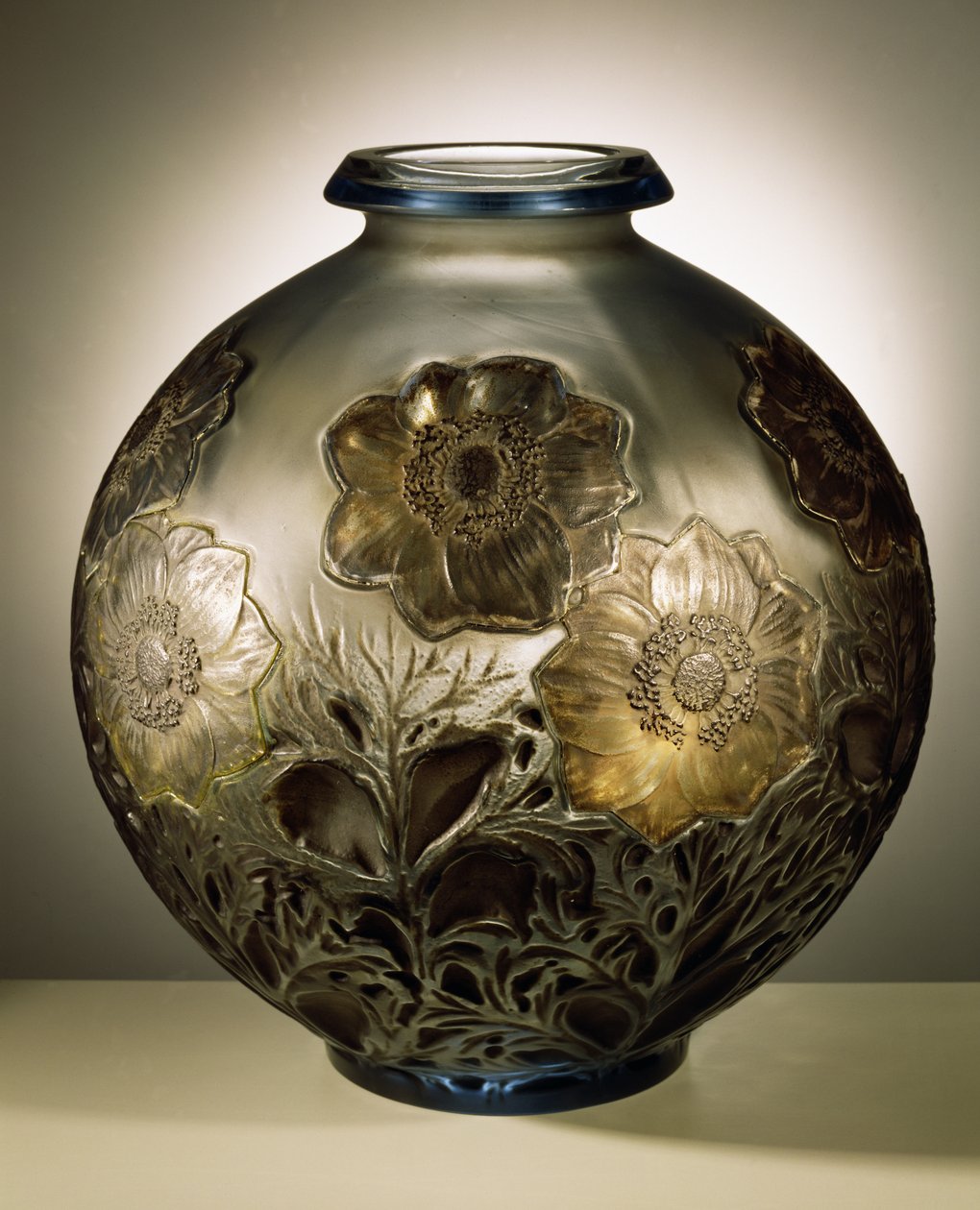 Anemones Wazon, 1913 (jasnoniebieskie i matowe szkło) autorstwa Rene Jules Lalique