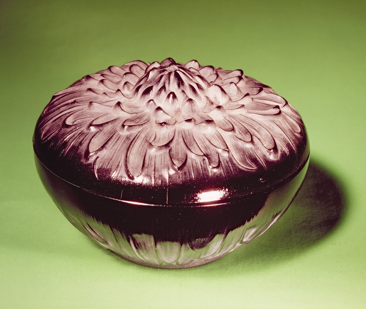 Pudełko z czarnego szkła, ok.1902 (szkło) autorstwa Rene Jules Lalique