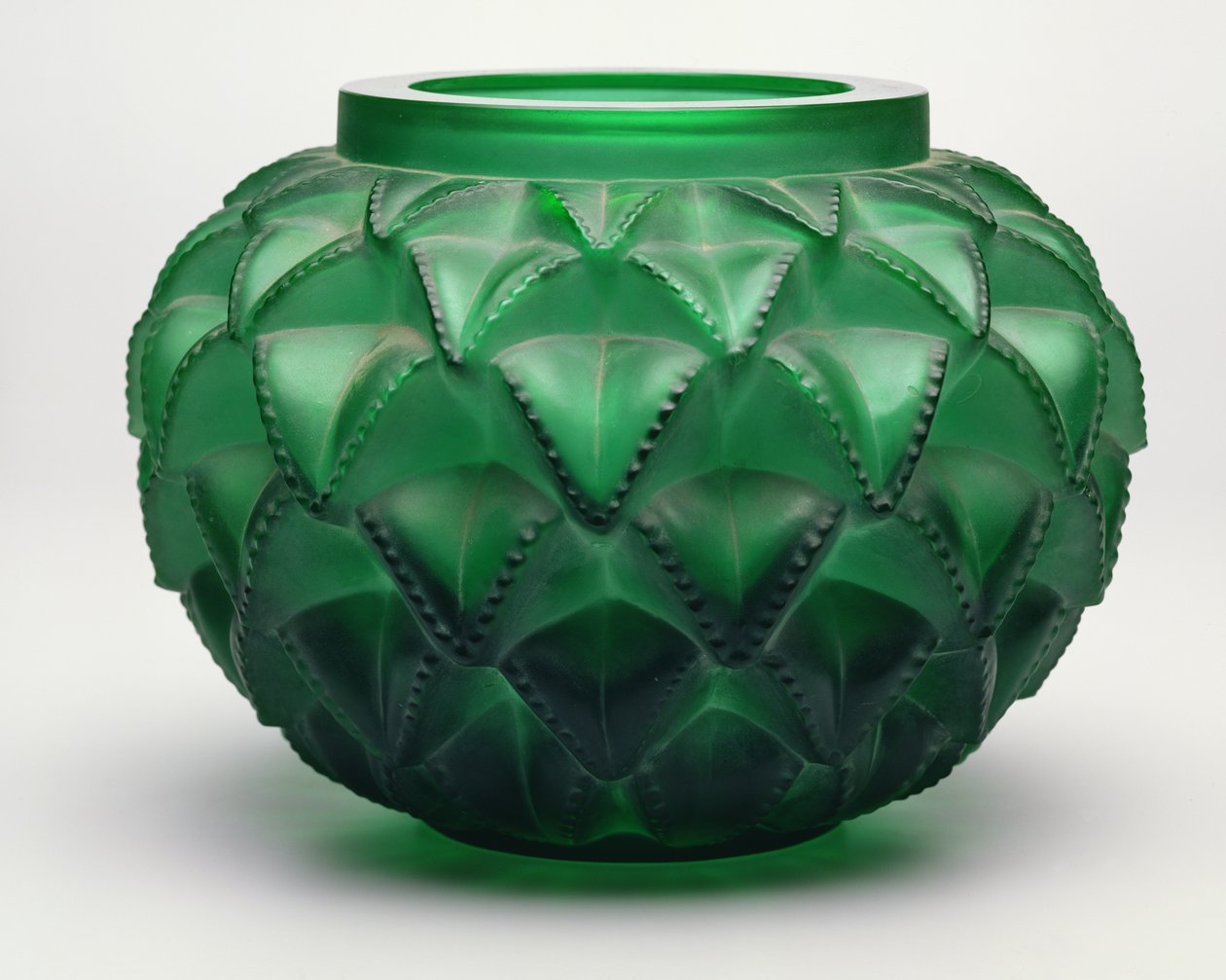 Wazon langwedocki, 1929 (szkło zielone formowane na prasie) autorstwa Rene Jules Lalique