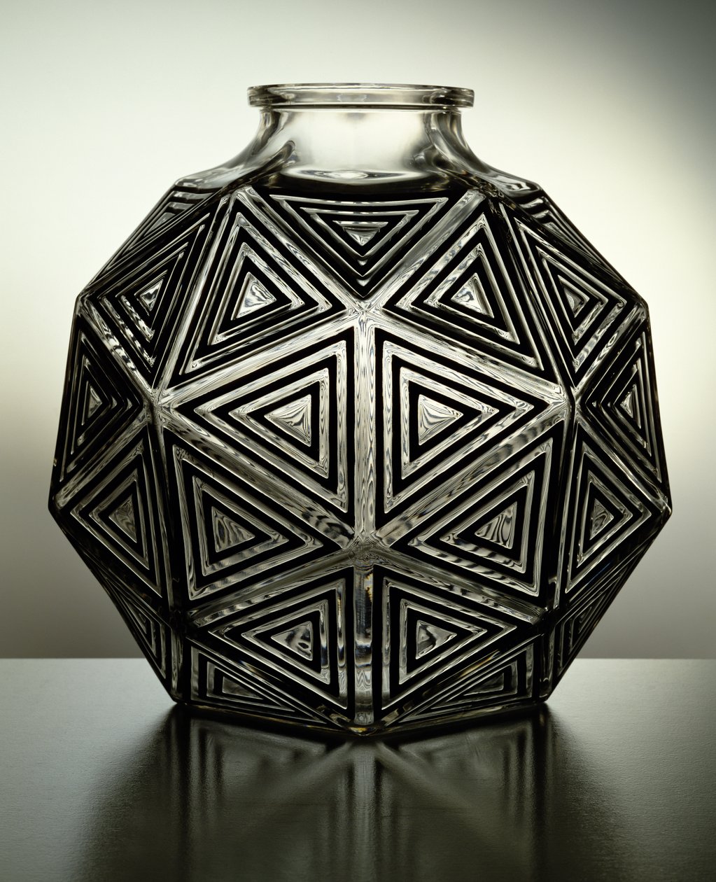 Wazon Nanking, 1925 (przezroczysta i czarna emalia na szkle) autorstwa Rene Jules Lalique