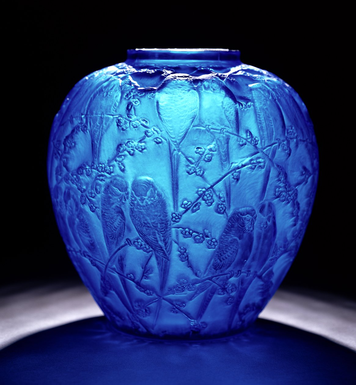 Perruches Electric Blue Vase (szkło) autorstwa Rene Jules Lalique