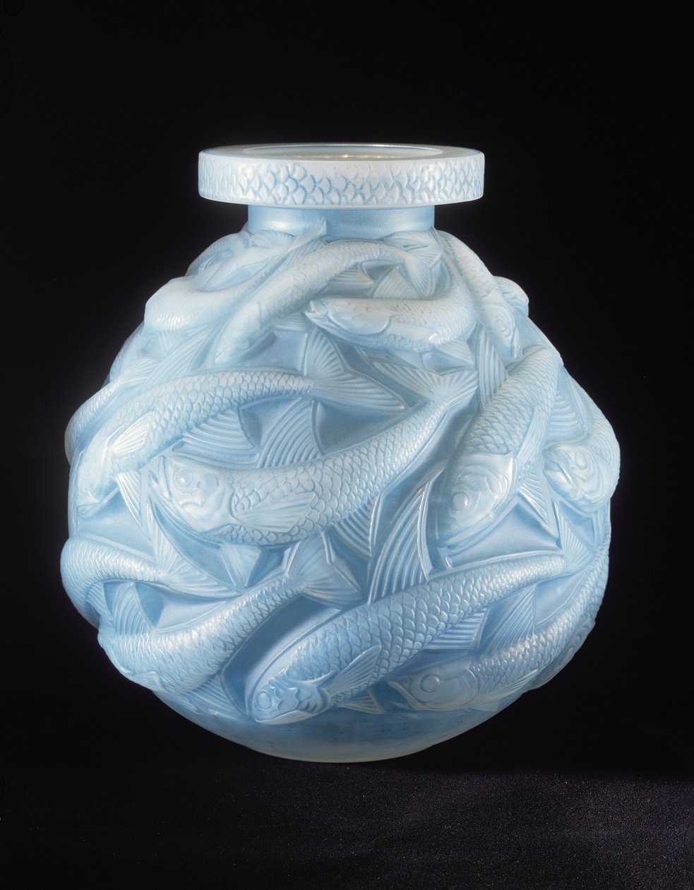 Wazon Łosoś, 1928 (niebieskie szkło opalizujące) autorstwa Rene Jules Lalique