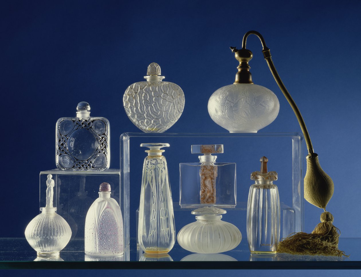 Wybór butelek zapachowych (szklanych) autorstwa Rene Jules Lalique