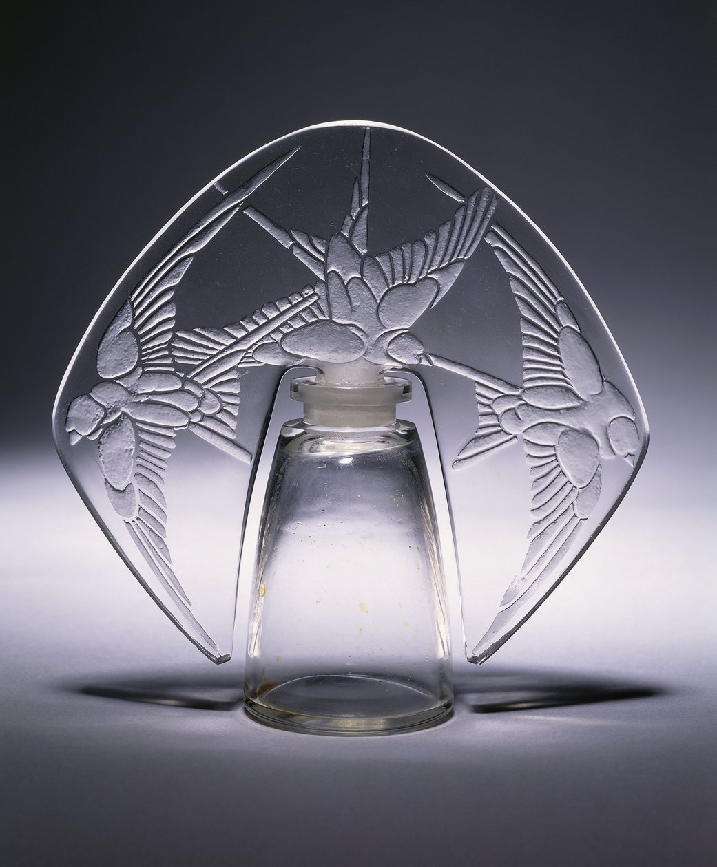 Bouchon Trois Hirondelles nr 496, ok.1920 (szkło przezroczyste i matowe) autorstwa Rene Jules Lalique