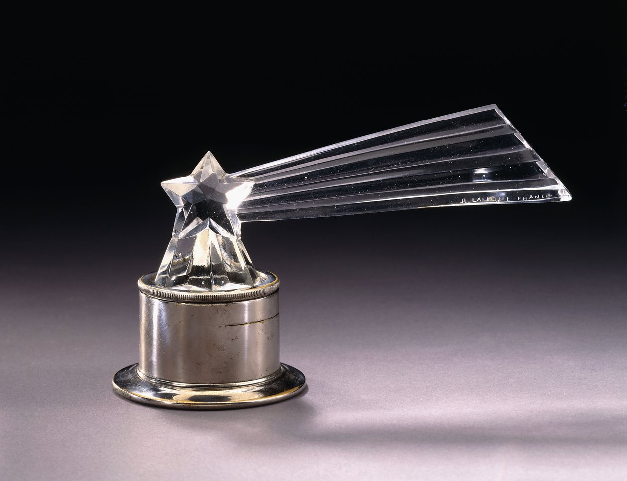 Comete, ok.1925 (przezroczyste szkło matowe) autorstwa Rene Jules Lalique