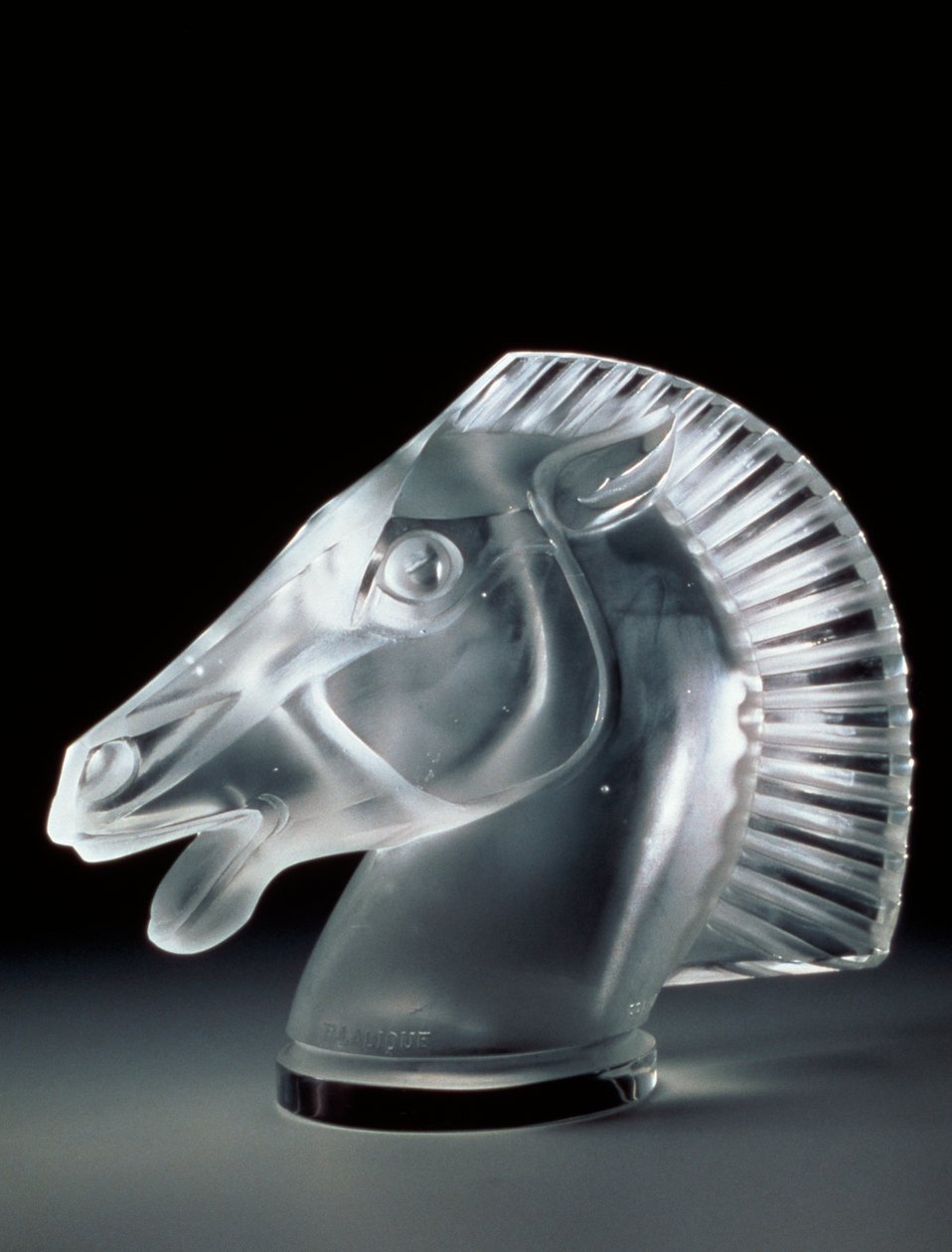 Korek chłodnicy Longchamp autorstwa Rene Jules Lalique