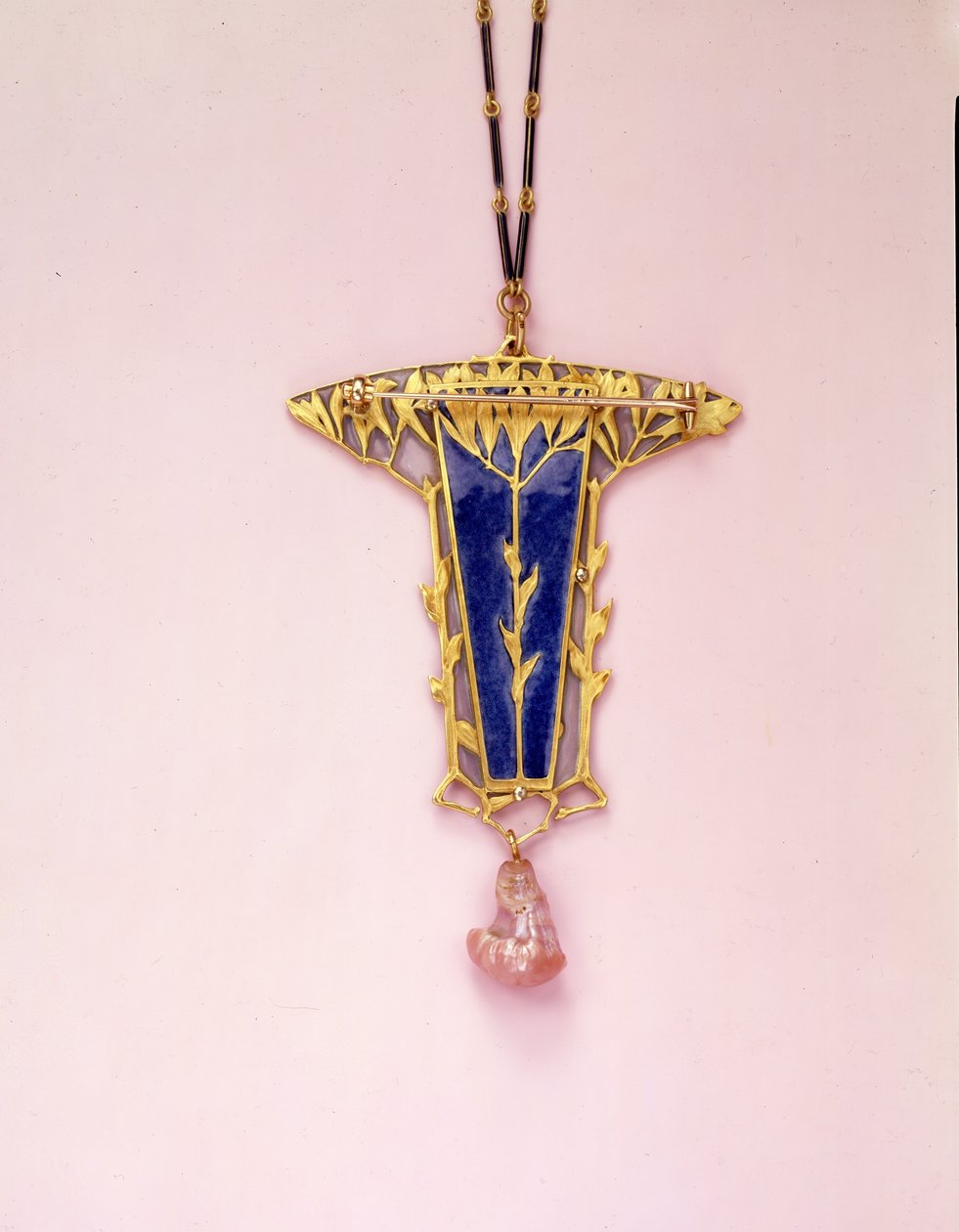 Zawieszka Broszka i Łańcuszek (emalia, kość słoniowa, złoto i perła) autorstwa Rene Jules Lalique