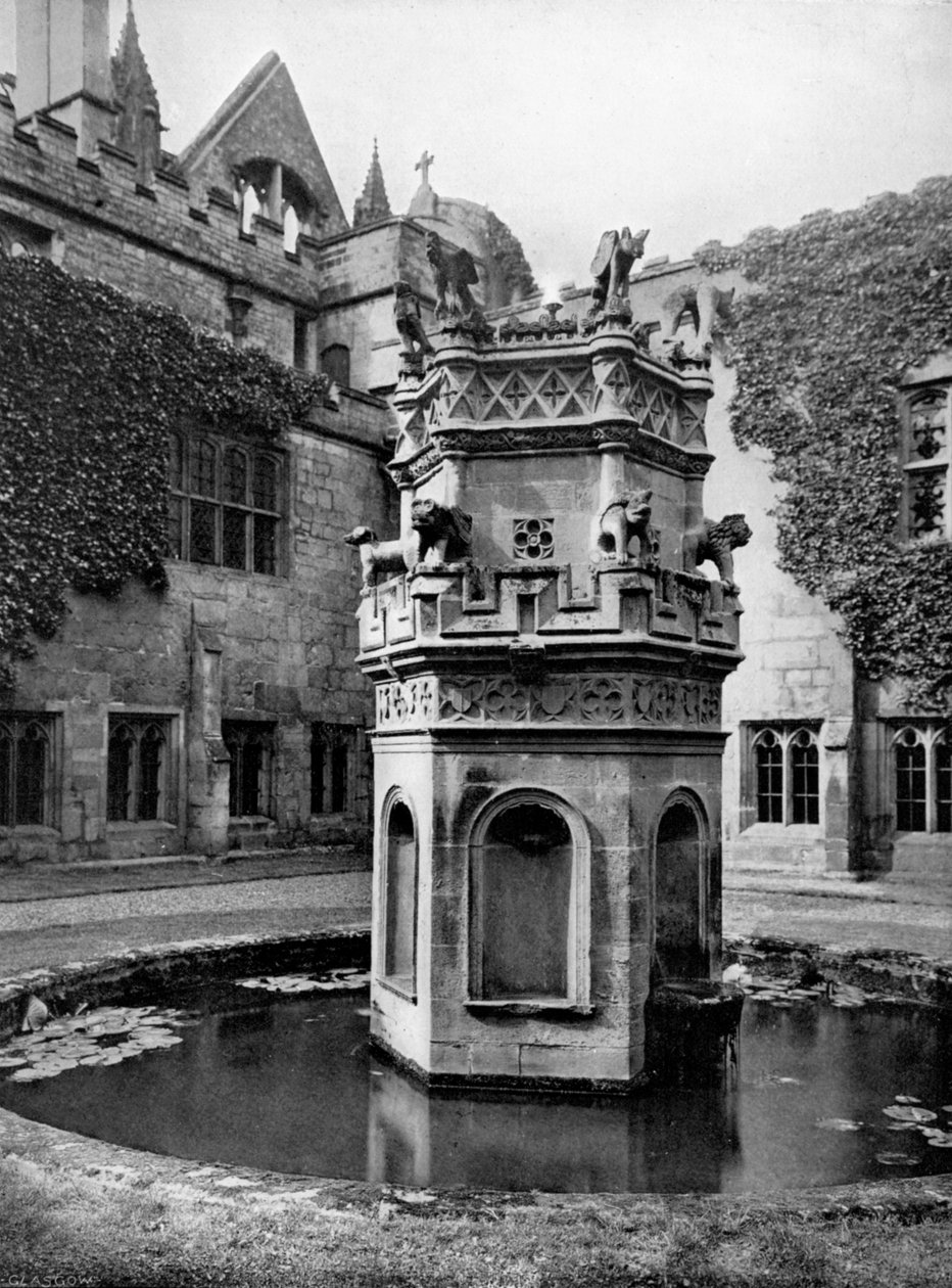 Fontanna w krużgankach opactwa Newstead, Nottingham, 1902-1903. autorstwa Richar Keene