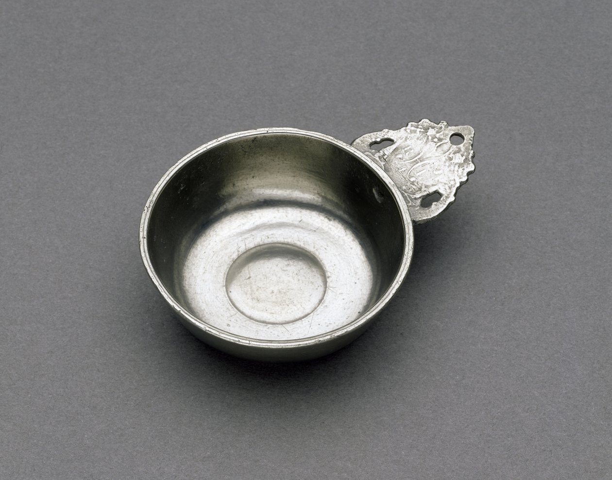 Porringer, ok. 1788-1820 (cyna) autorstwa Richard Sr. Lee