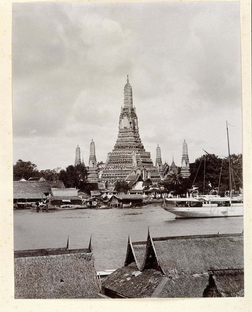 Wat Arun z rzeką Chao Phraya, 1890 r. autorstwa Robert Lenz