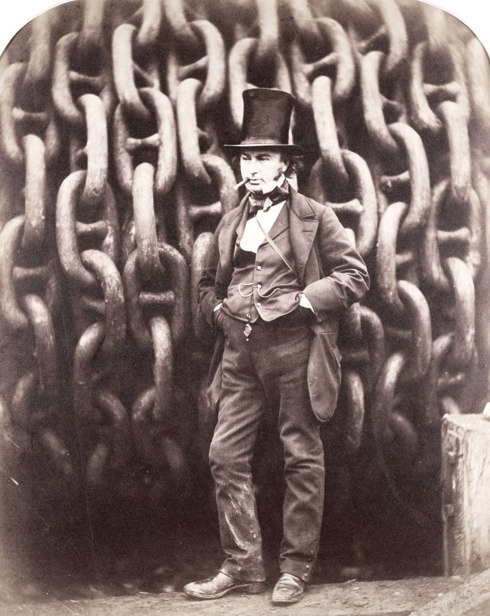 Isambard Kingdom Brunel, stojący przed łańcuchami startowymi „Wielkiego Wschodu”, 1857 autorstwa Robert Howlett