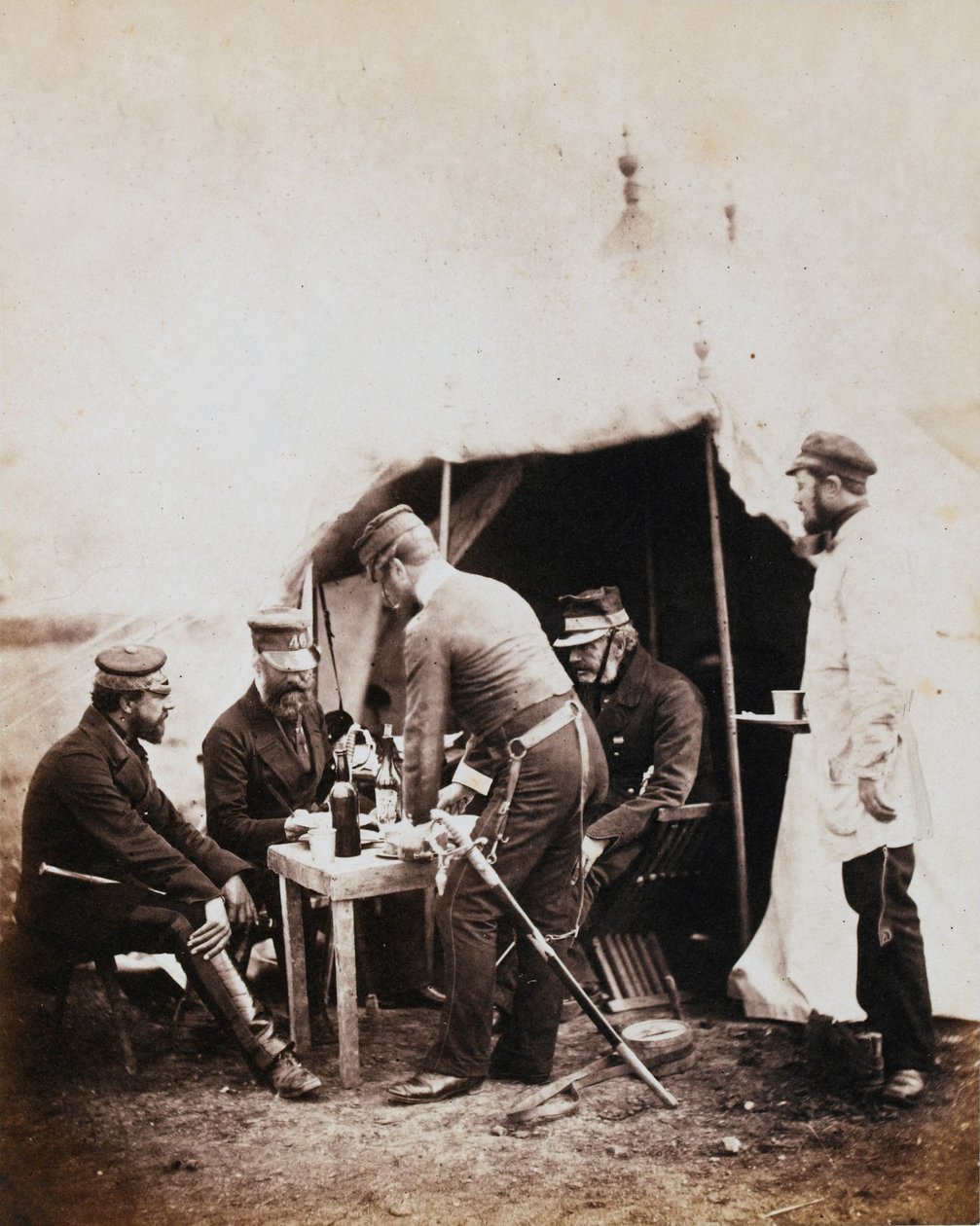 Brygadier Robert Garrett i oficerowie 4. Dywizji, z albumu 52 fotografii związanych z wojną krymską autorstwa Roger Fenton