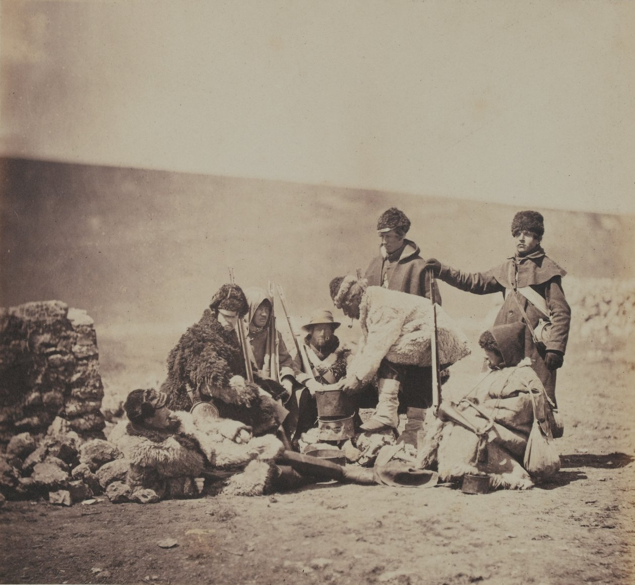 Grupa 47 Pułku Piechoty (Lancashire), z albumu 52 fotografii związanych z wojną krymską, 1855 autorstwa Roger Fenton