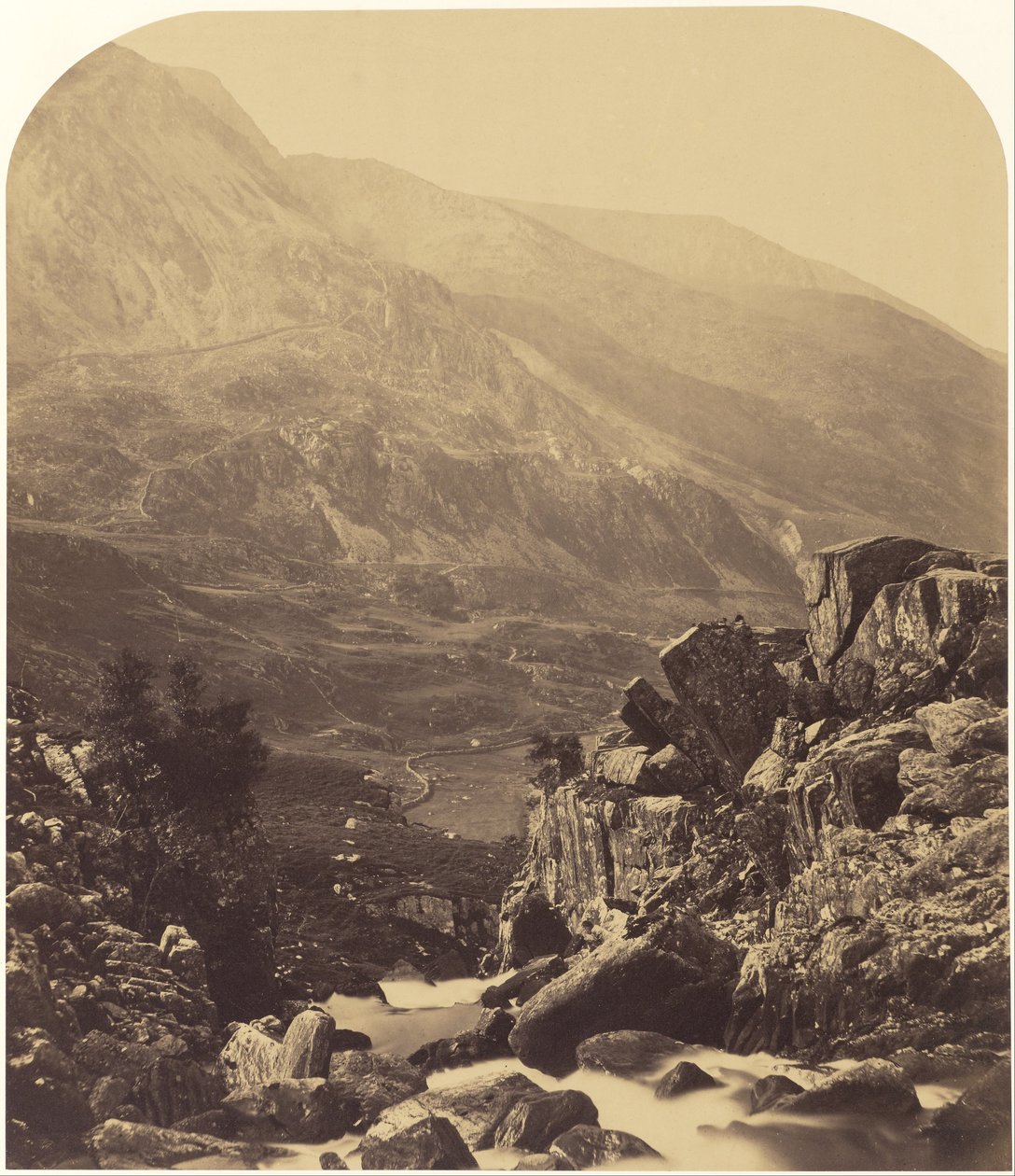 Widok z Ogwen Falls do Nant Ffrancon autorstwa Roger Fenton
