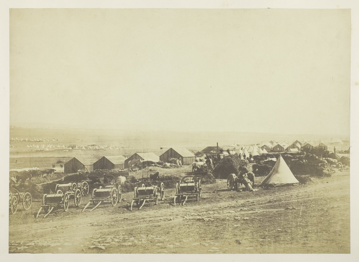 Wagony artyleryjskie, Bałakława w oddali autorstwa Roger Fenton
