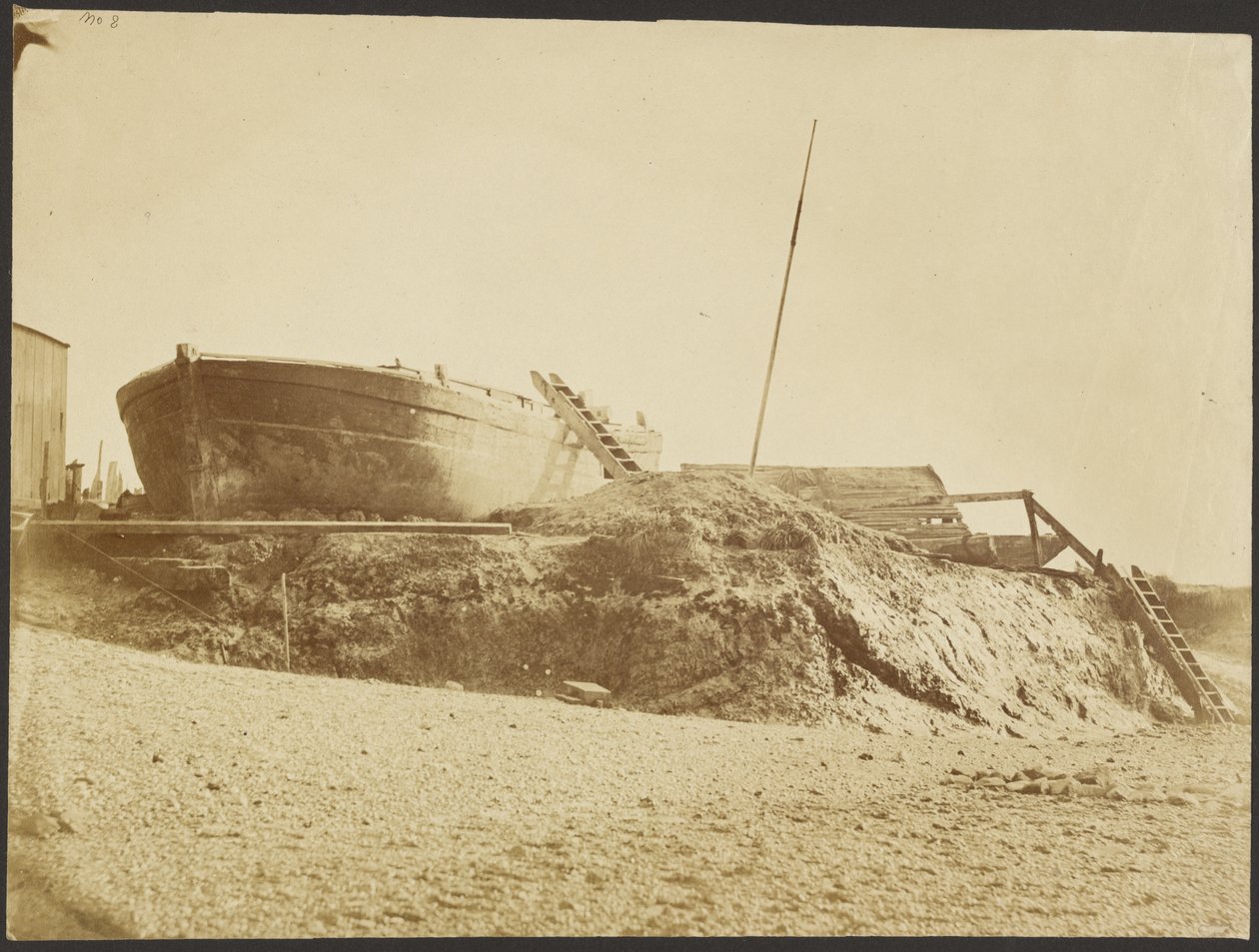 [Beached Boat] autorstwa Roger Fenton