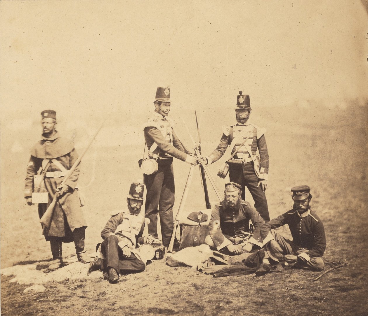 Angielska piechota ustawiająca karabiny w kozły autorstwa Roger Fenton