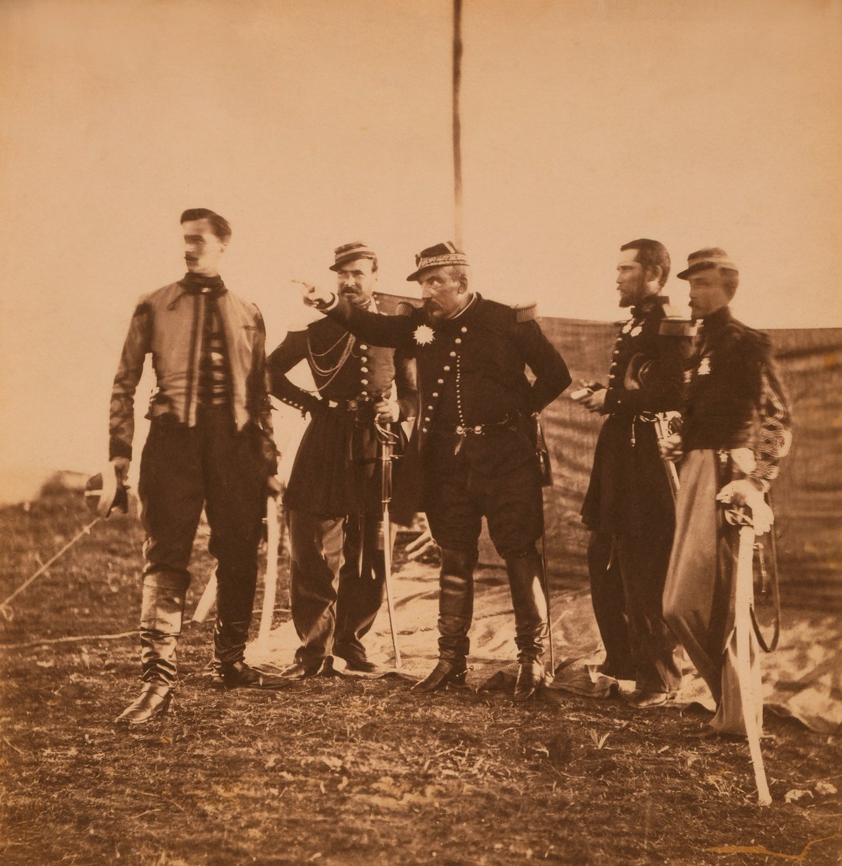 Francuski generał Pierre Bosquet wydający rozkazy swojemu sztabowi, wojna krymska, Krym, Ukraina autorstwa Roger Fenton