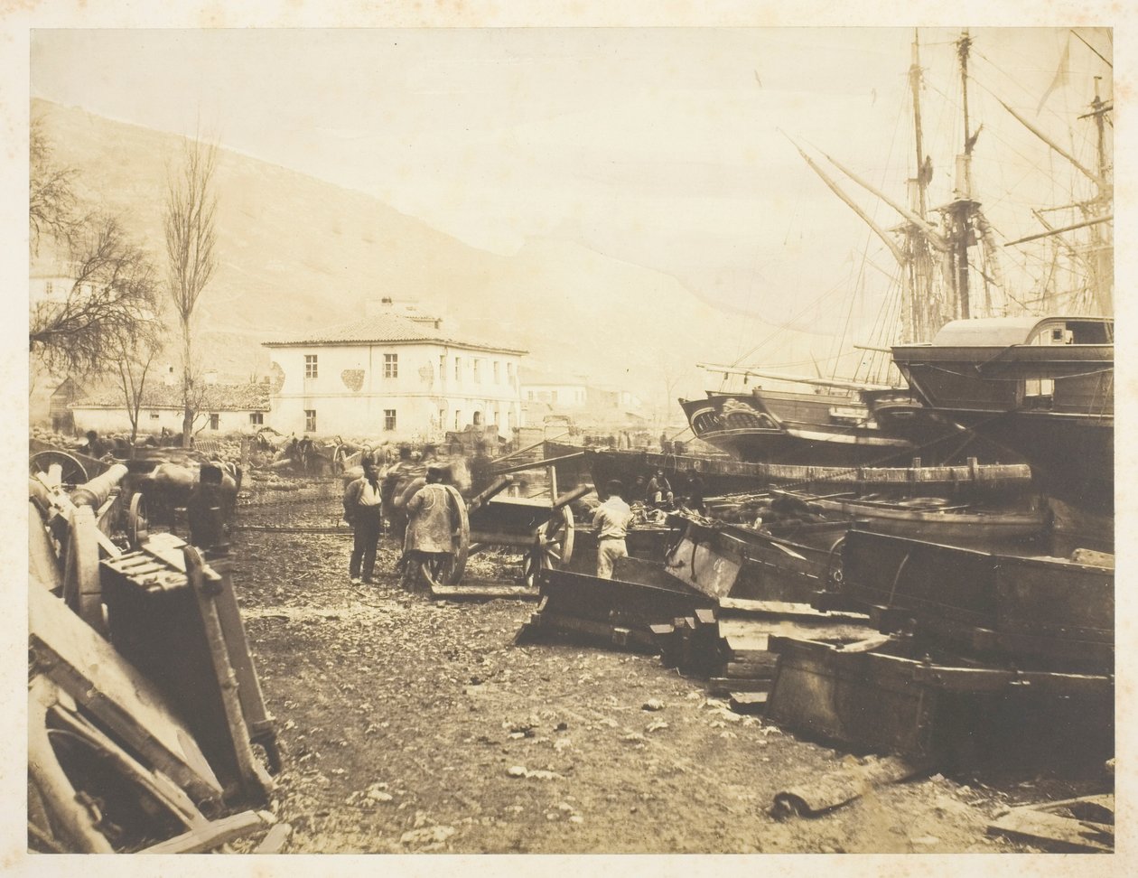 Miejsce lądowania, nabrzeże Ordnance, Bałakława autorstwa Roger Fenton