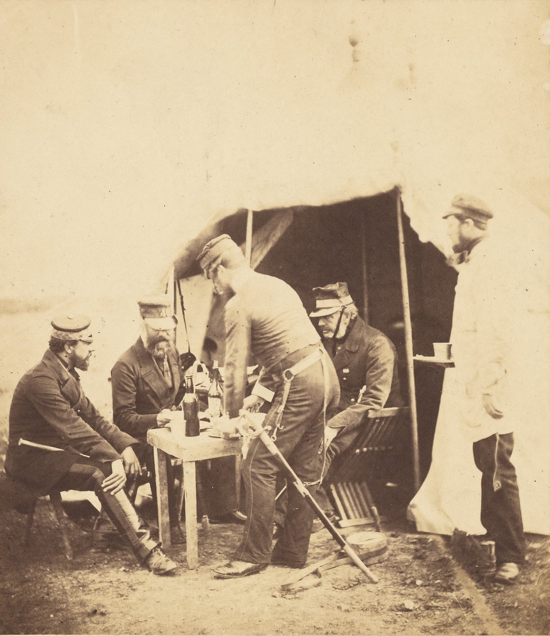 Generał major Garrett i oficerowie 46. pułku autorstwa Roger Fenton
