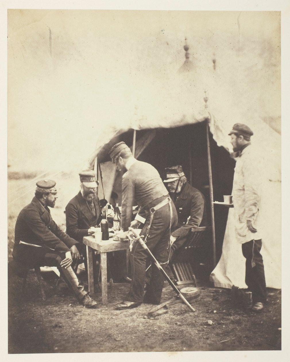 Generał major Garrett i oficerowie 46. pułku autorstwa Roger Fenton