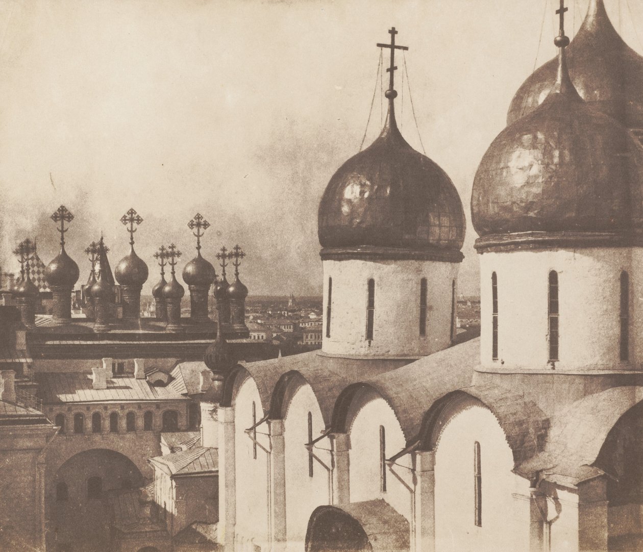Moskwa, Kopuły Kościołów na Kremlu, 1852. autorstwa Roger Fenton