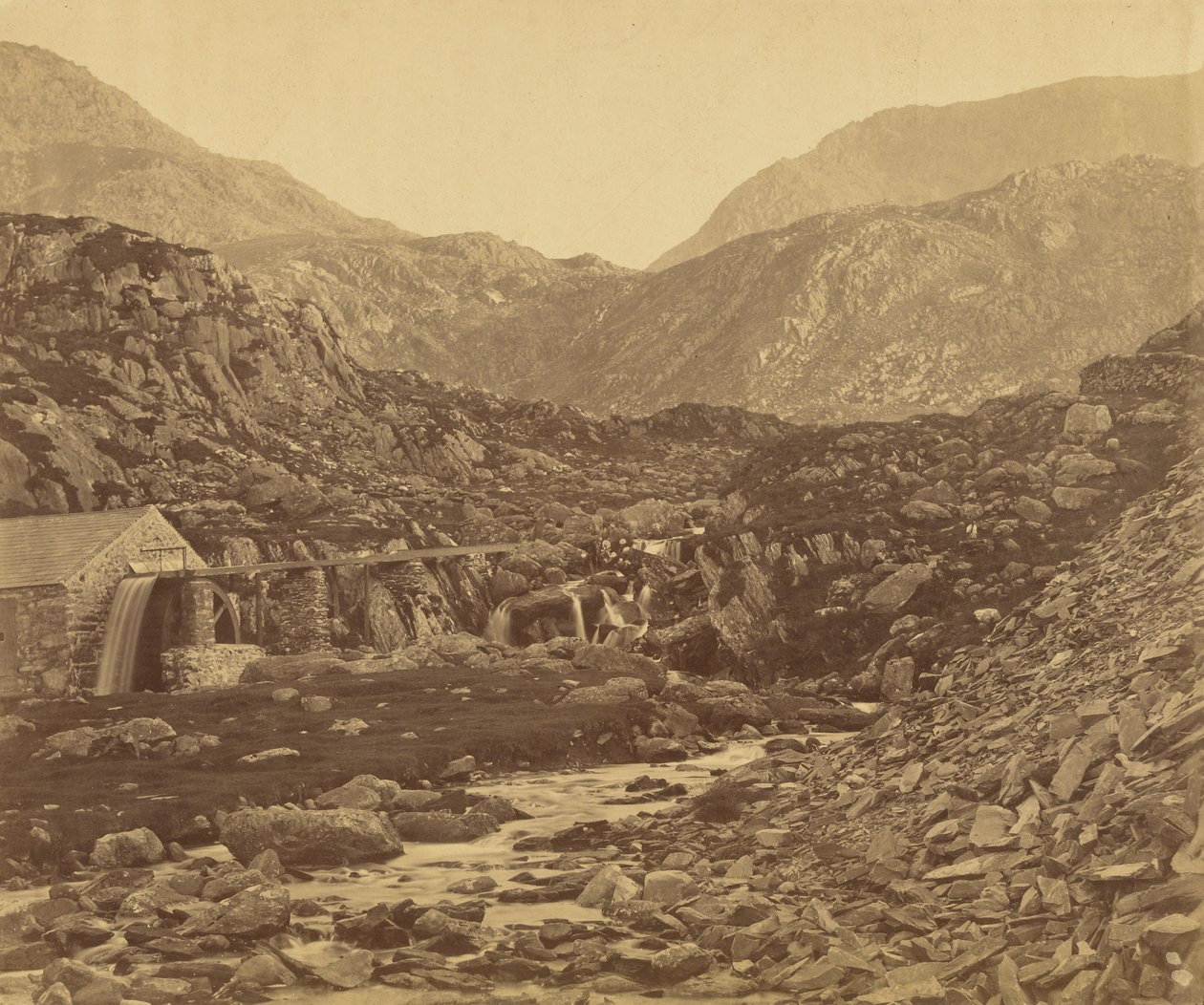Góry u podnóża Llyn Ogwen w Walii autorstwa Roger Fenton