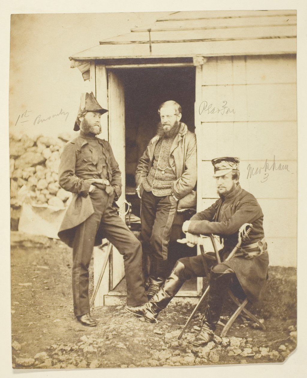 Sir Hy. Fk. Ponsonby (1825-1892), generał; Thomas Hook Pearson (1806-1892), generał; Frederick Markham (1805-1855), generał; wykonane w terenie, Krym autorstwa Roger Fenton
