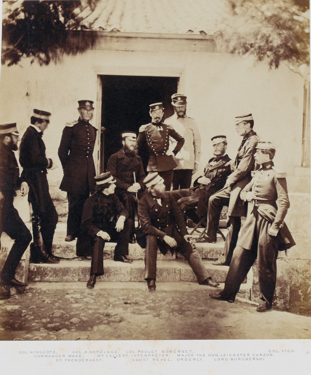 Sztab w Kwaterze Głównej, z albumu 52 fotografii związanych z wojną krymską, 1855 r. autorstwa Roger Fenton