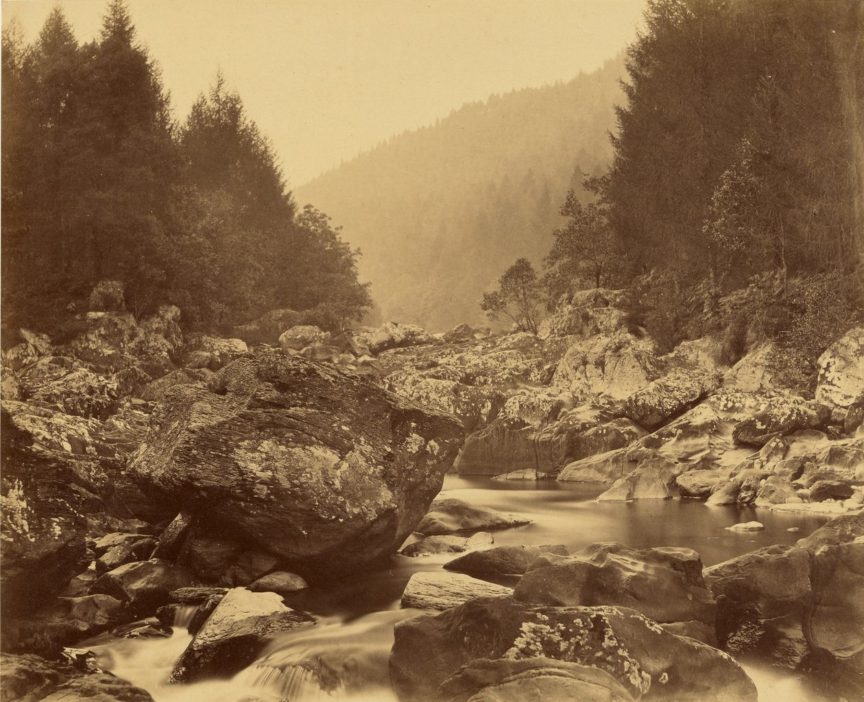 Pstrągowe rozlewisko na Llugury autorstwa Roger Fenton