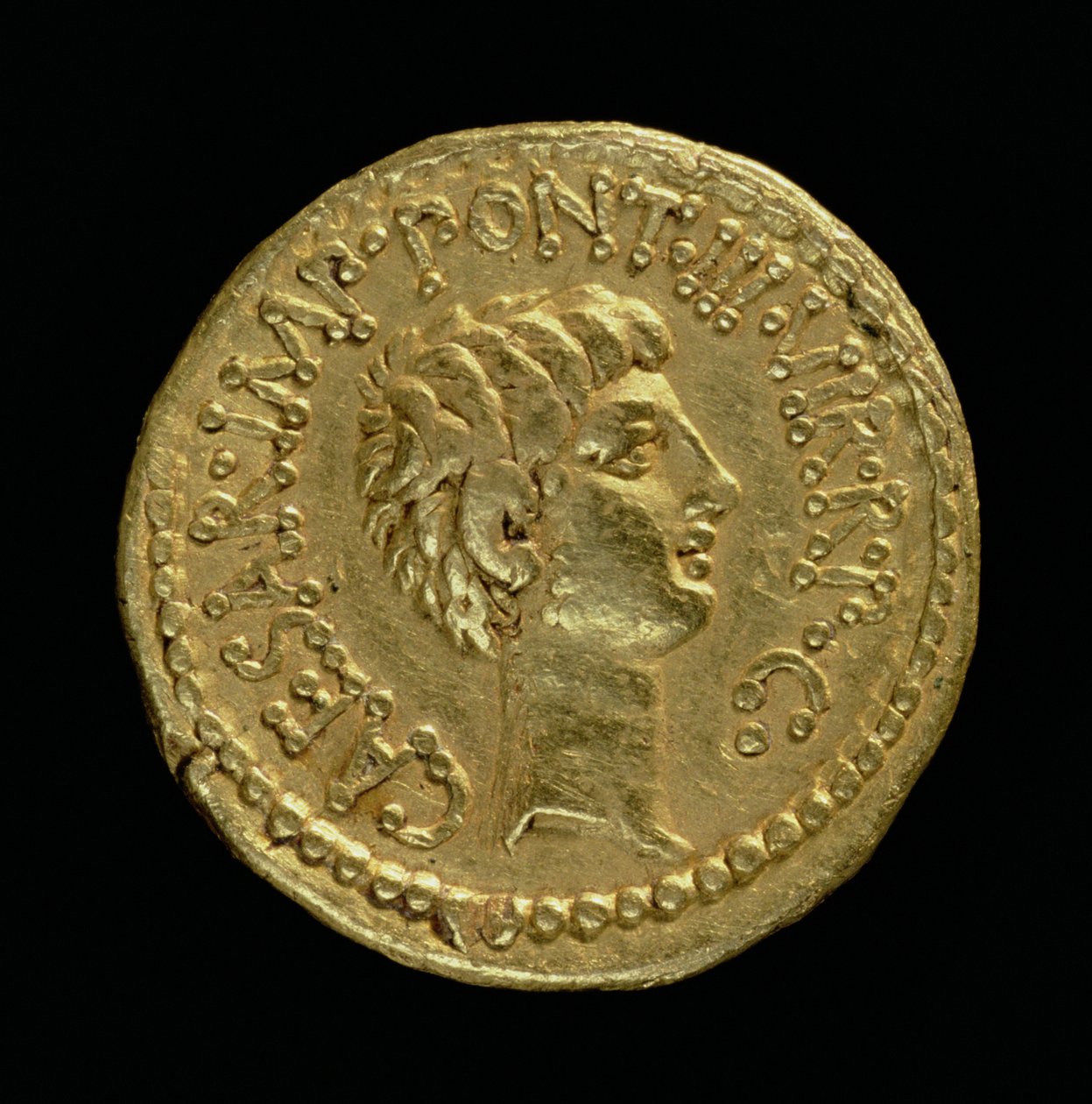Aureu (rewers) wybity przez Marka Antoniusza z głową Oktawiana (63 p.n.e.-14 n.e.) (złoto) Napis: CAESAR IMP PONT III VIR R P C (Dla awersu patrz 119139) autorstwa Roman