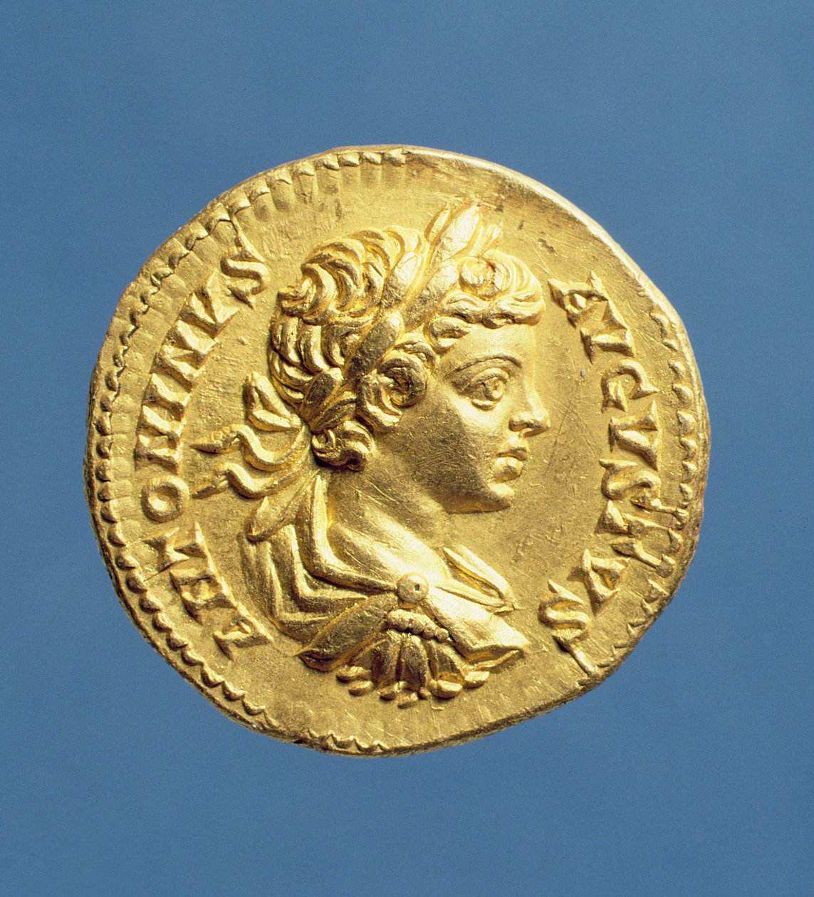 Aureus (awers) z głową winogron Karakalli (196-217), z napierśnikiem, w wieńcu laurowym. Wybity pod Septimus Severus (193-211) Napis: ANTONINVS AVGVSTVS (złoty) autorstwa Roman