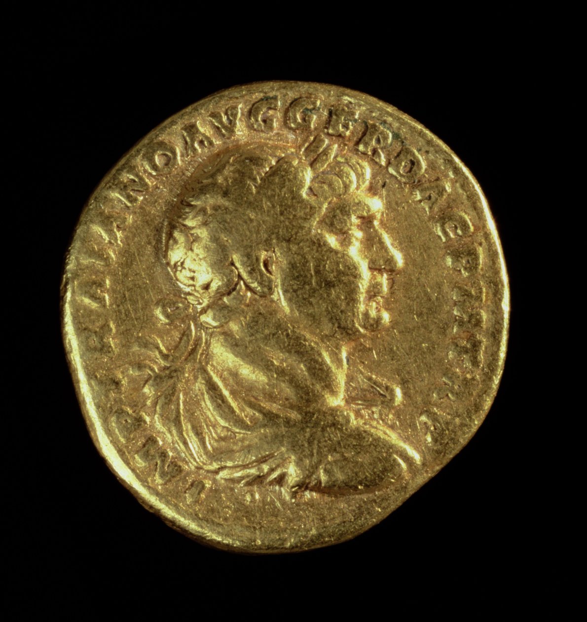 Aureus (awers) z drapowanym popiersiem Trajana (AD 98-AD 117) w wieńcu laurowym (złoty) Napis: IMP TRAIANO AVG GER DAC P M TR P (rewers patrz 119145) autorstwa Roman