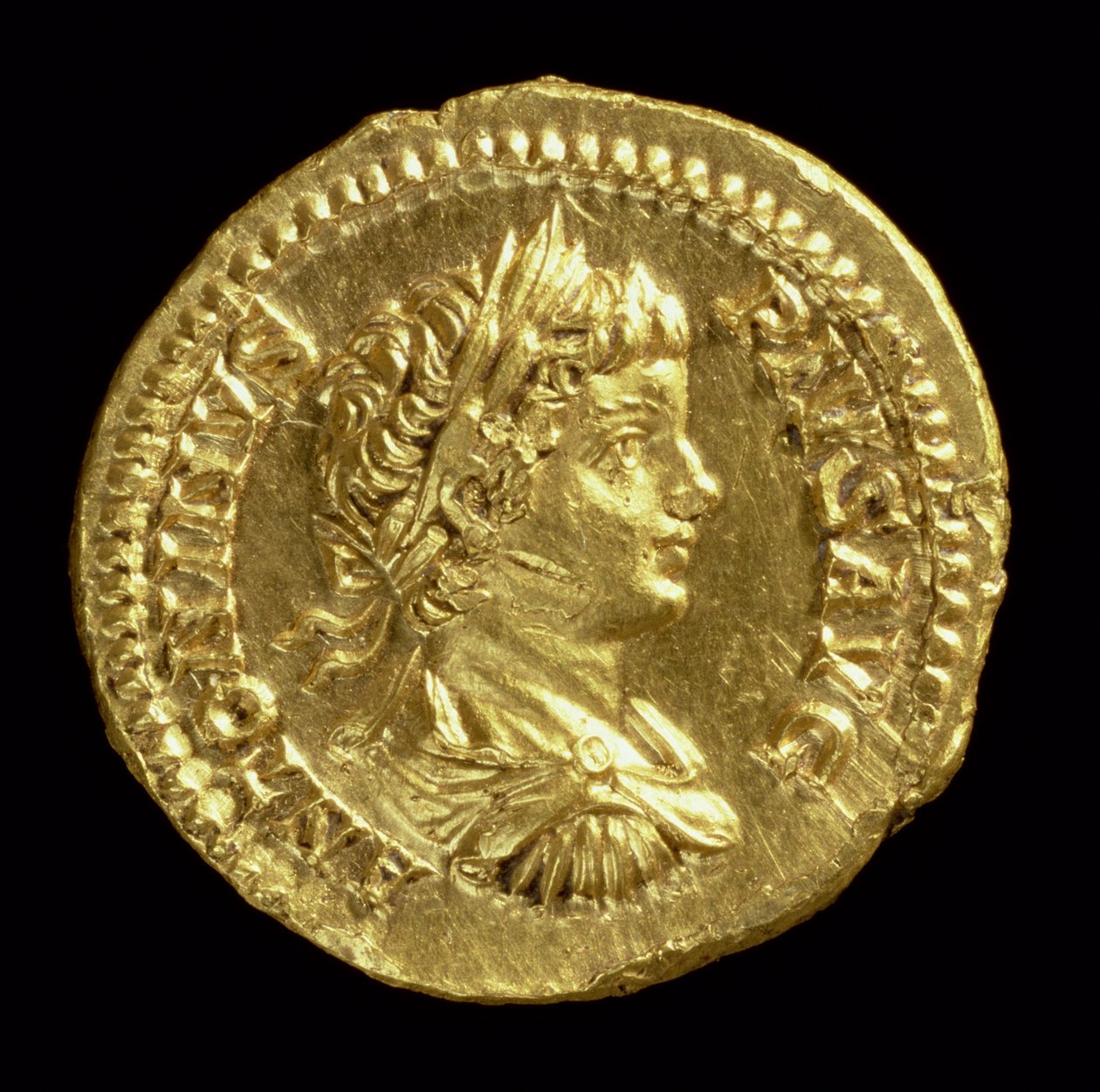 Aureus (awers) z głową Karakalli (AD 196-217) udrapowany, z pancerzem, noszący wieniec laurowy. Napis: ANTONINVS PIVS AVG (złoty) (rewers patrz 119136) autorstwa Roman