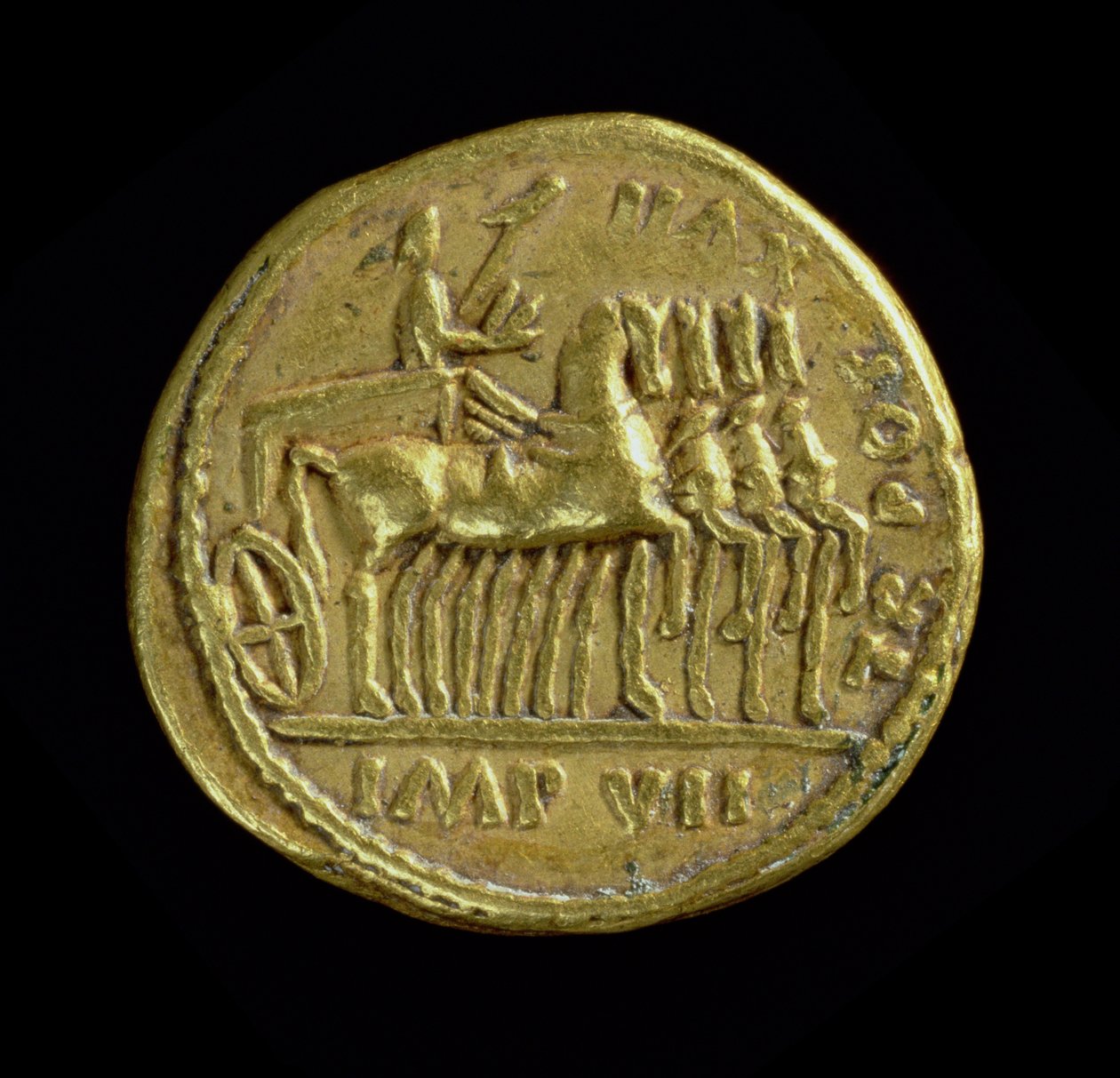 Aureus (rewers) Tyberiusza (AD 14-AD 37) przedstawiający cesarza w czterokonnym rydwanie po prawej stronie. (złoto) Napis: TR POT XVII IMP VII (awers patrz 119137) autorstwa Roman