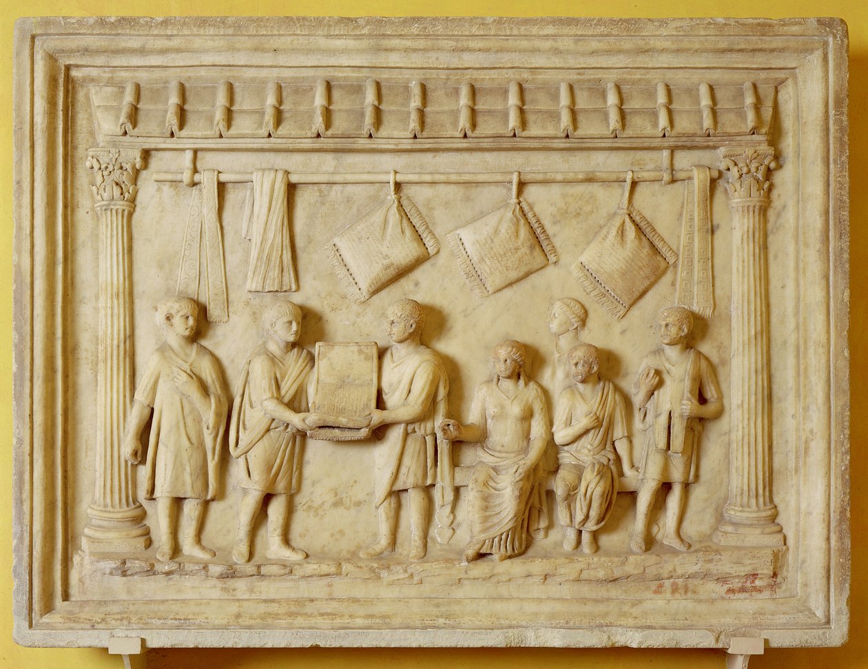 Sklep z poduszkami i miękkimi meblami we Włoszech w okresie augustańskim (marmur) autorstwa Roman