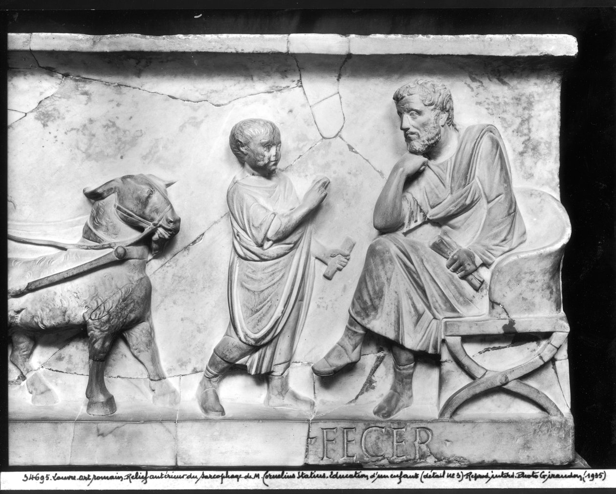 Fragment sarkofagu Korneliusza Statiusa przedstawiający dziecko recytujące lekcję u stóp swojego nauczyciela (marmur) autorstwa Roman