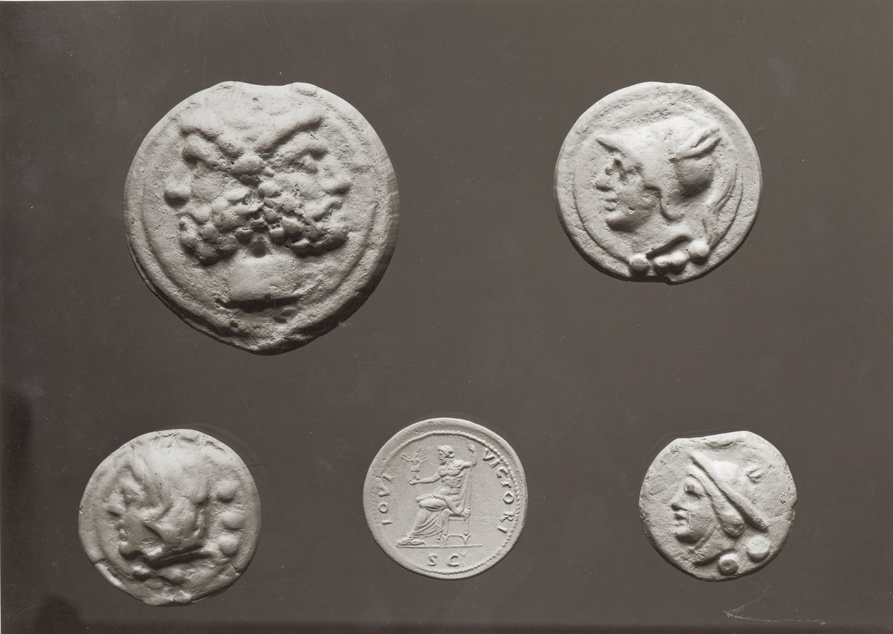 Pięć monet przedstawiających Janusa, Jowisza, Merkurego i Minerwę, 753 BC-476 AD (metal) autorstwa Roman