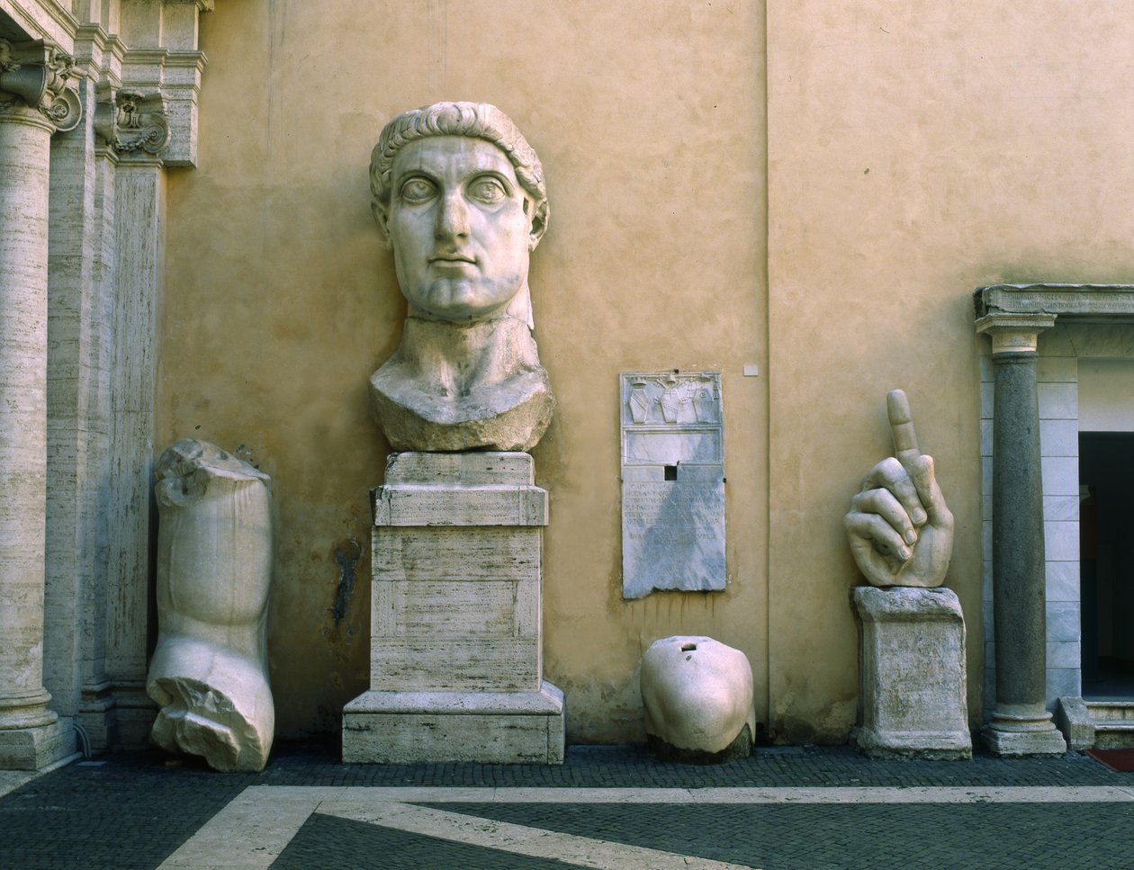 Fragmenty kolosalnego posągu Konstantyna Wielkiego (marmur) autorstwa Roman