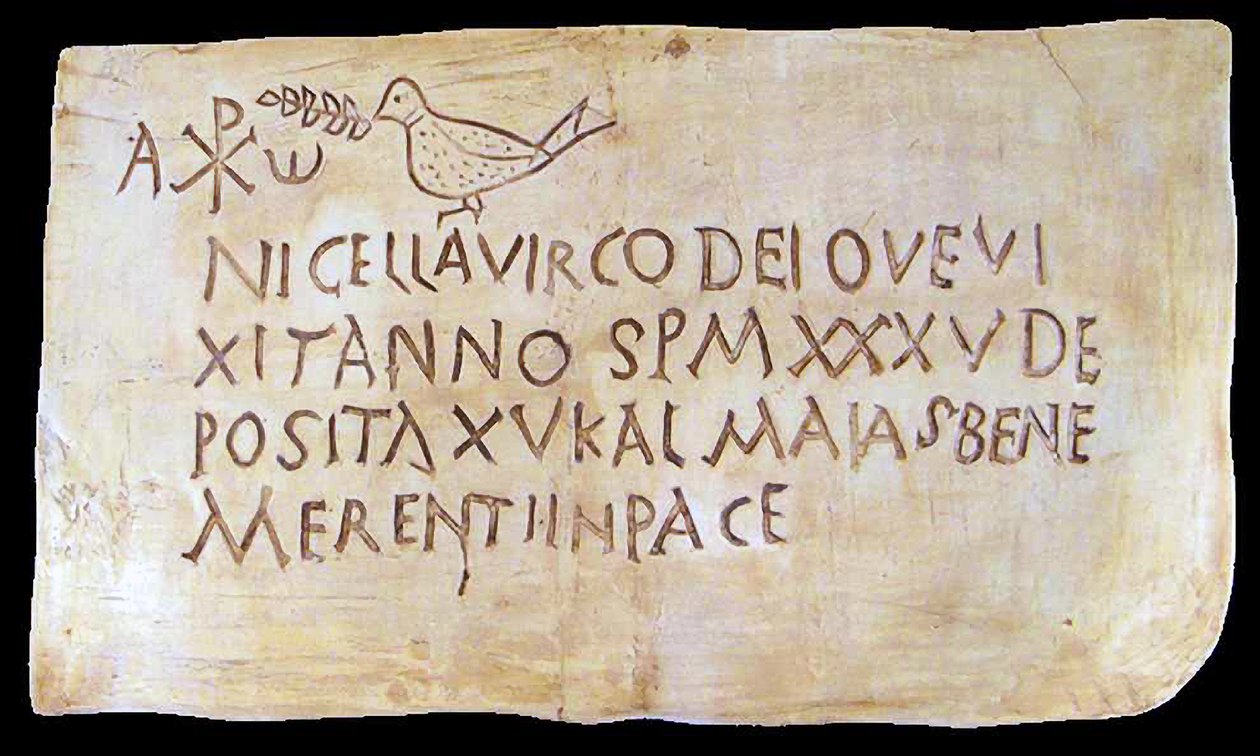Napis nagrobny z rzymskich katakumb z symbolami wczesnochrześcijańskimi (tynk) autorstwa Roman