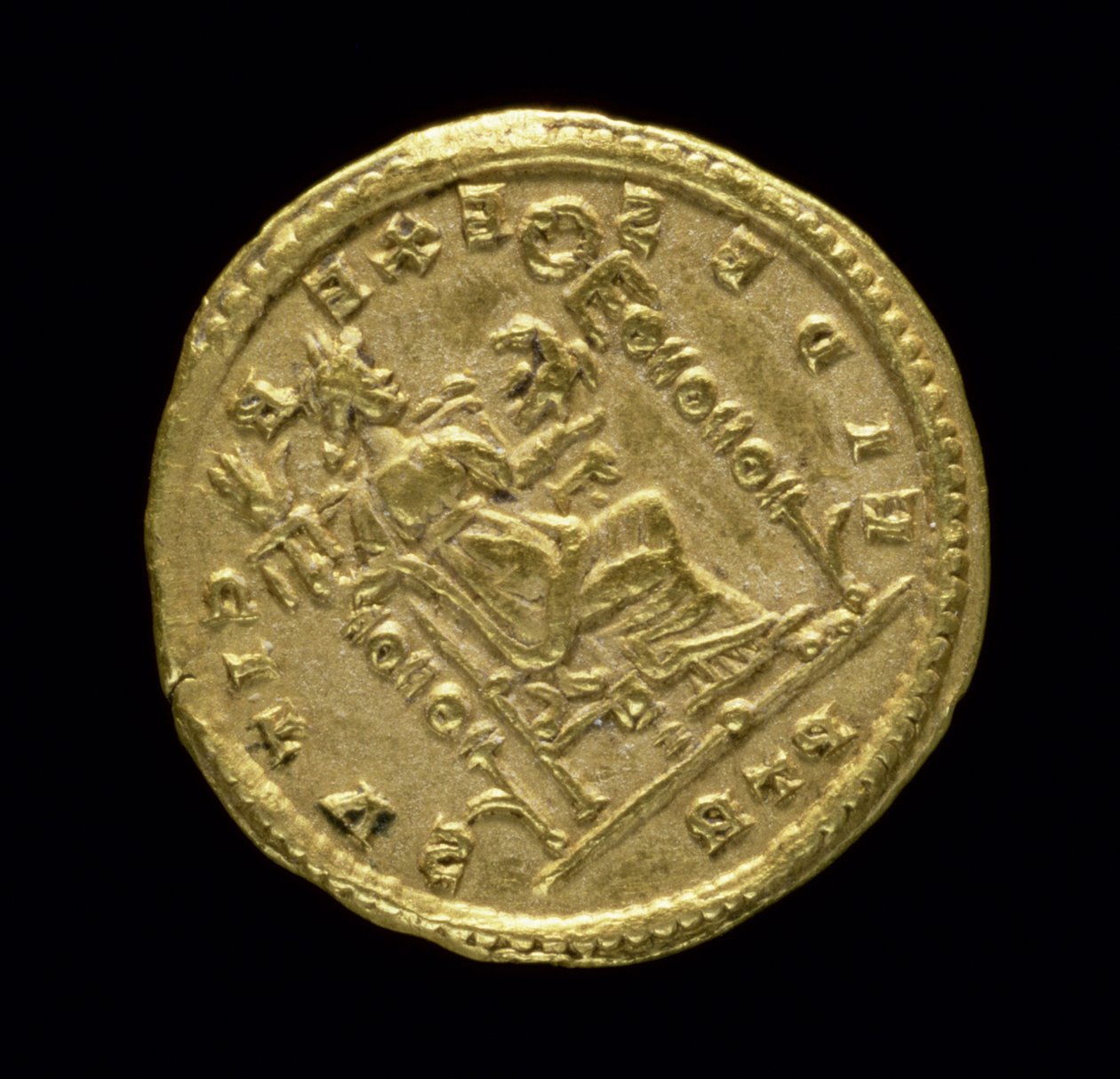 Złoty solidus (rewers) Konstantyna I Wielkiego (306-337 ne) przedstawiający Fides siedzący po lewej stronie na tronie. Napis: ĆWICZENIA FIDES. Wybity w Trewirze autorstwa Roman