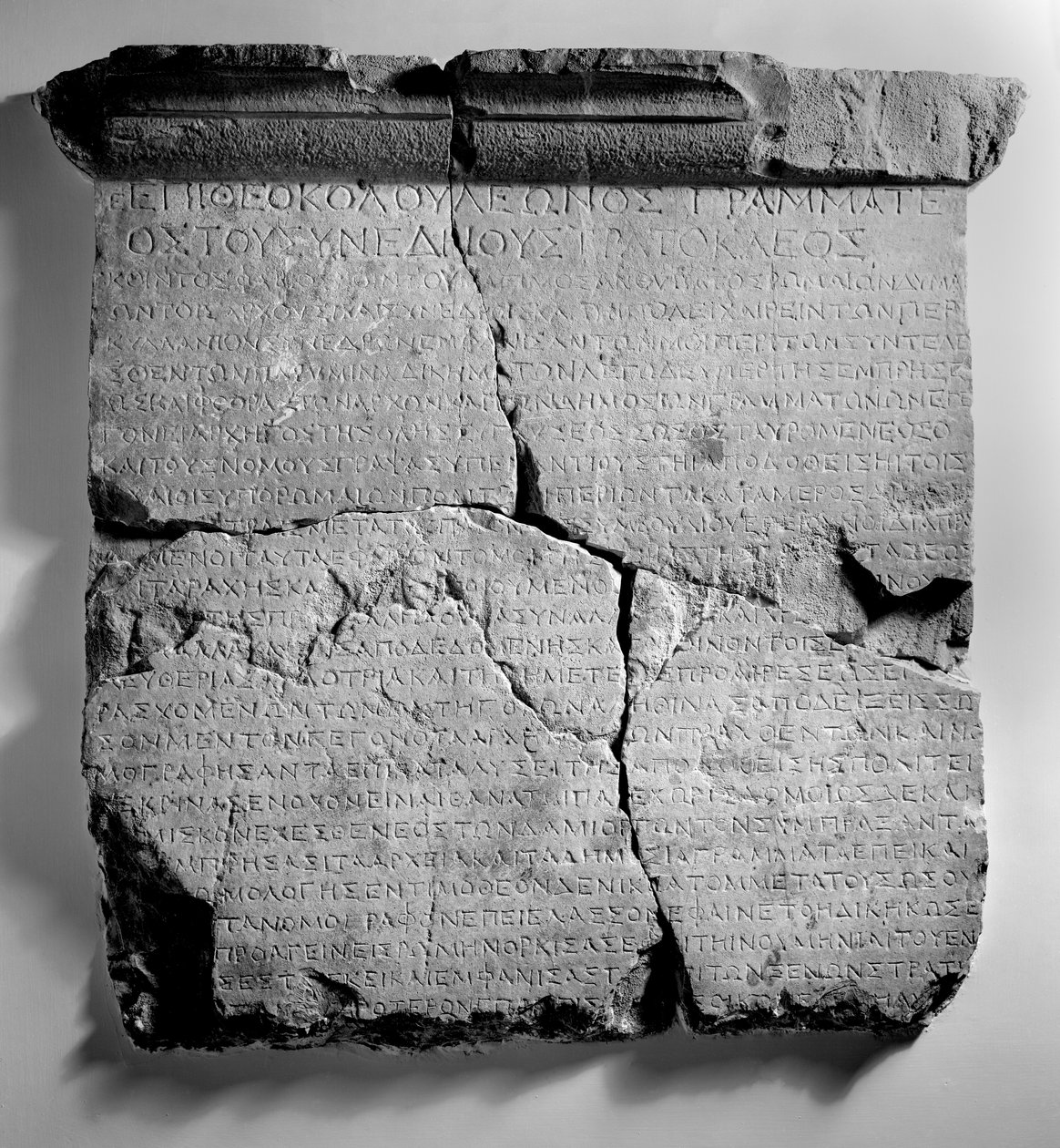List prokonsula Achai, Qunitusa Fabiusa Maximusa do Soboru Dyme w Achai (wapień) autorstwa Roman