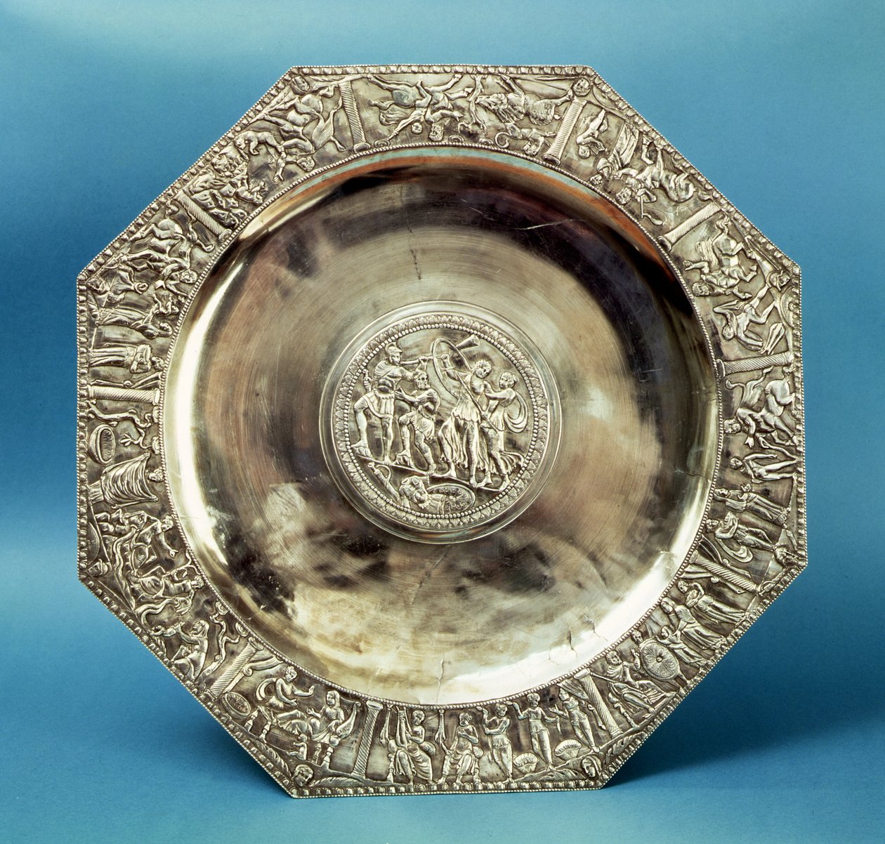 Półmisek ośmiokątny z Kaiseraugst, Roman autorstwa Roman