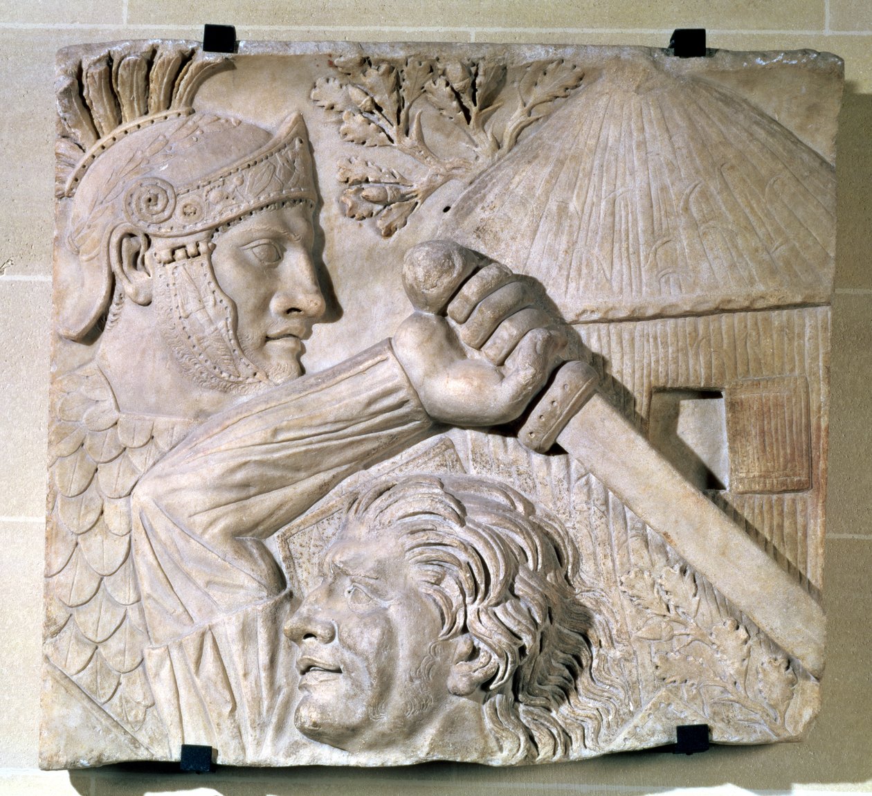 Płaskorzeźba przedstawiająca barbarzyńcę walczącego z rzymskim legionistą autorstwa Roman