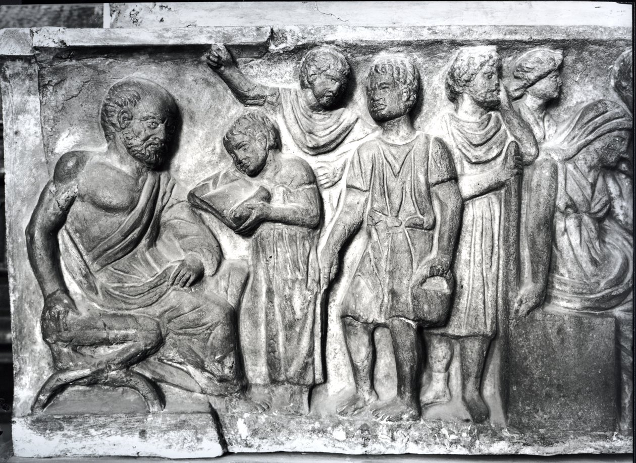 Płaskorzeźba przedstawiająca chłopca czytającego swojemu nauczycielowi, fragment z sarkofagu konklamacyjnego autorstwa Roman