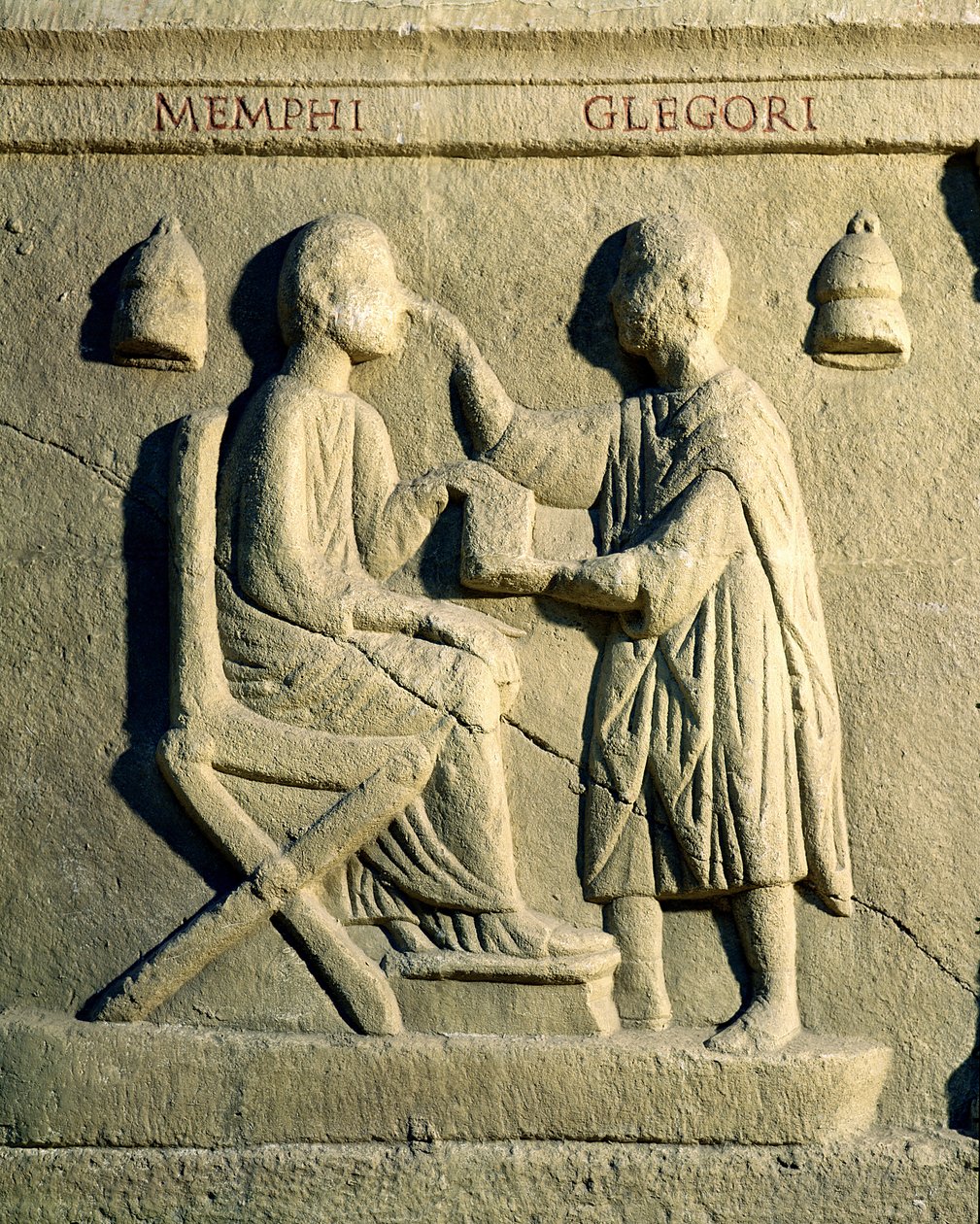 Relief przedstawiający okulistę badającego pacjenta autorstwa Roman