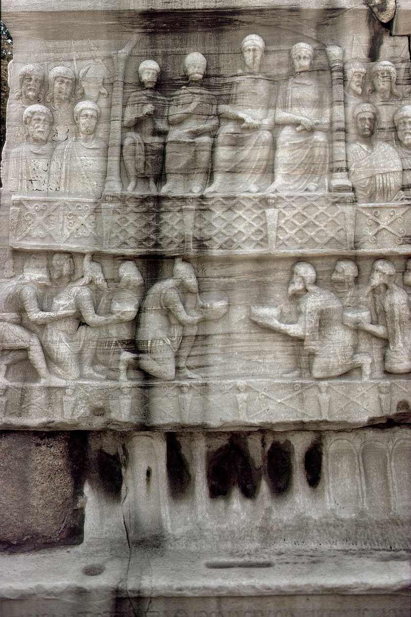 Relief na cokole Obelisku Teodozjusza I (347-395) zwanego też Obeliskiem Totmesa III, z Karnaku (marmur) autorstwa Roman