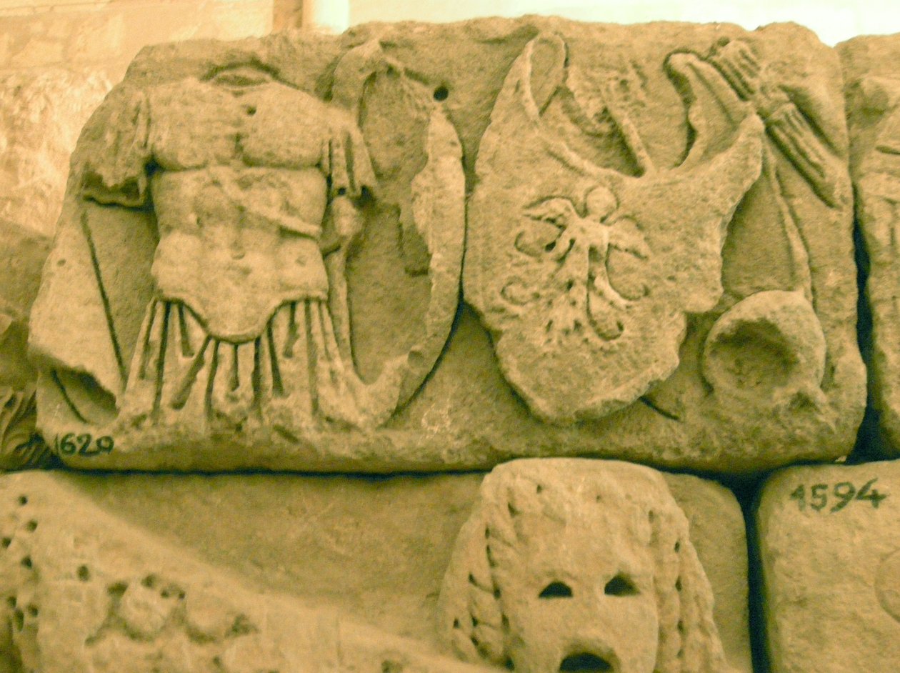 Tarcza i zbroja żołnierza z sarkofagu autorstwa Roman