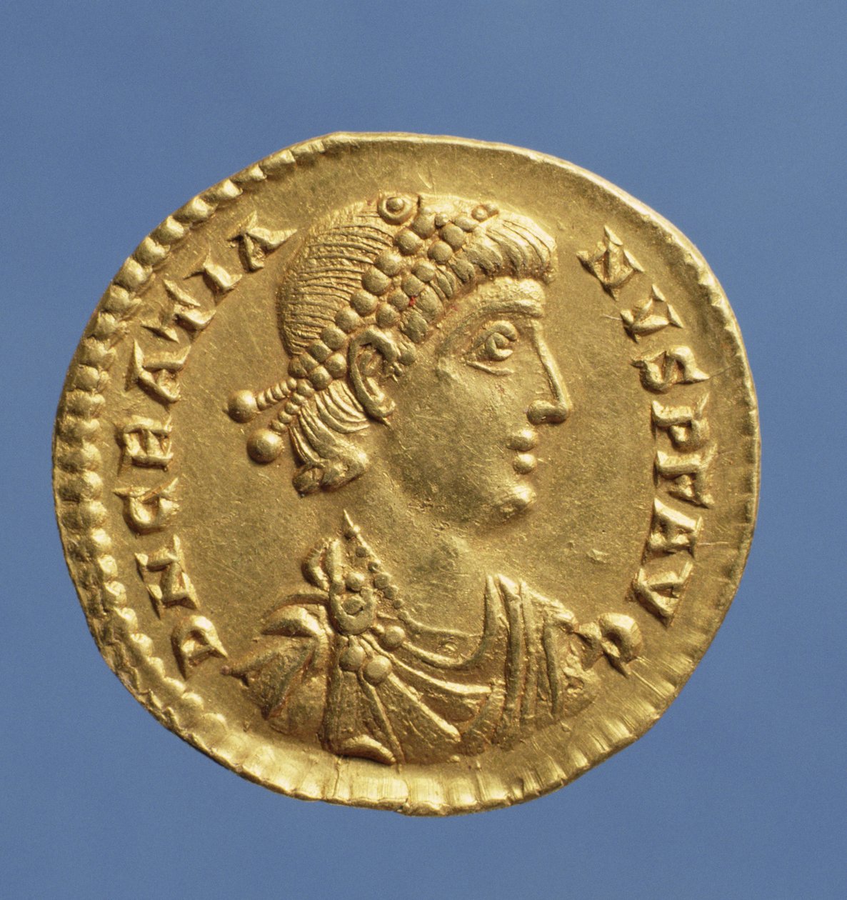 Solidus (awers) przedstawiający Gracjana (375-383) w drapowaniu, w torsie, z diademem. (złoto) Napis: D N GRATIANVS P F AVG autorstwa Roman